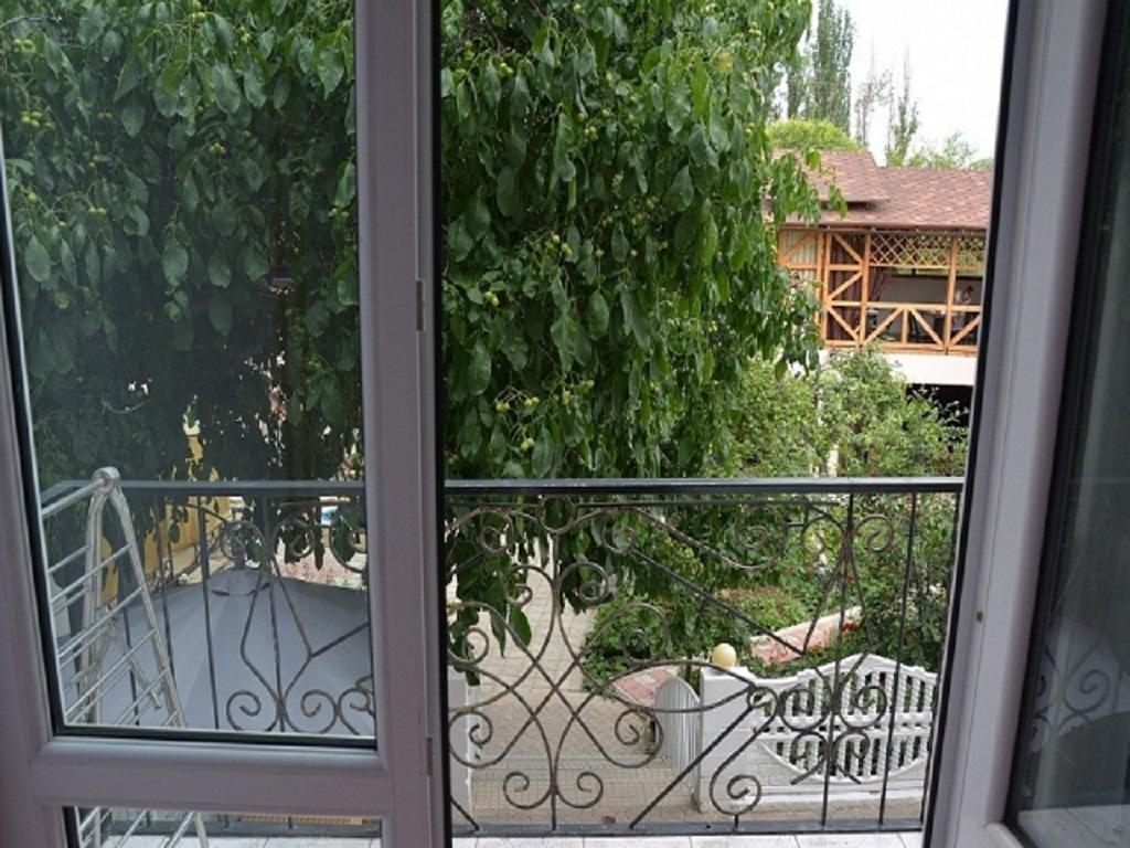 Guest House Albatros Cholponata Buitenkant foto