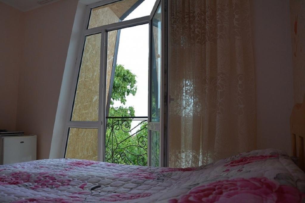 Guest House Albatros Cholponata Buitenkant foto