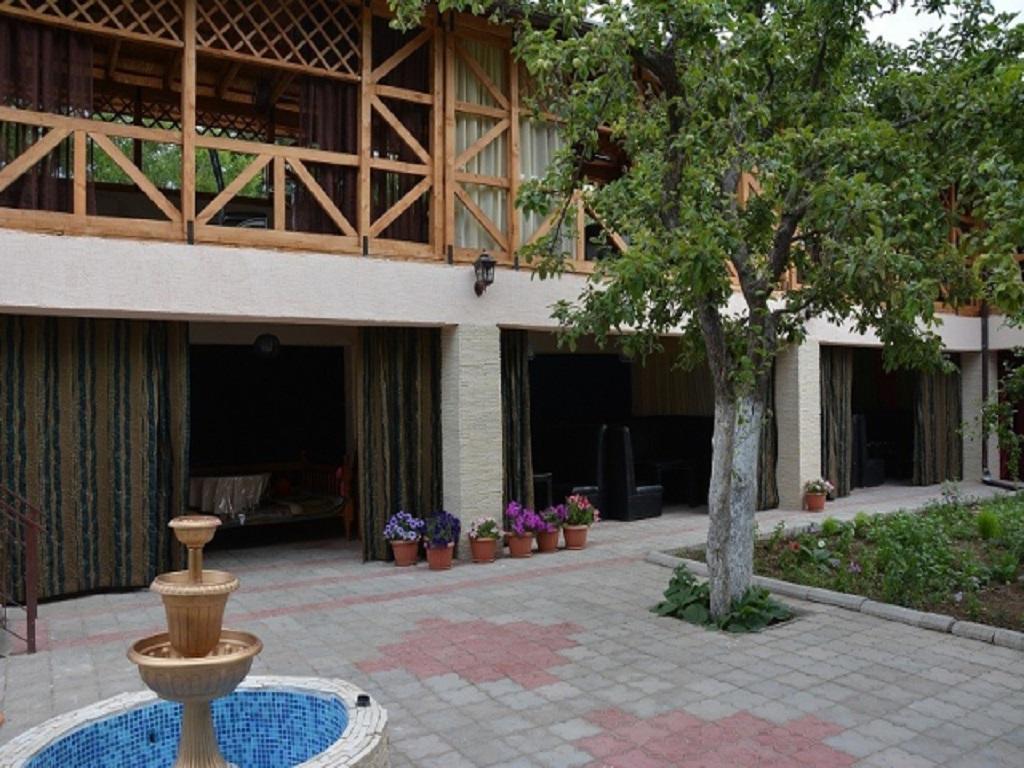 Guest House Albatros Cholponata Buitenkant foto