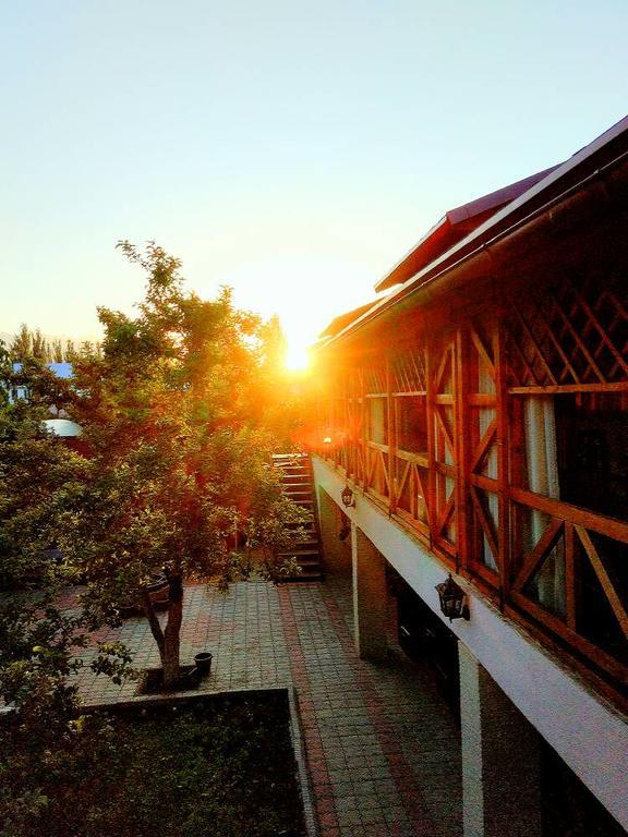 Guest House Albatros Cholponata Kamer foto